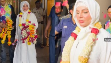 Rakhi Sawant gets warm welcome at Mumbai airport as she returns from Umrah