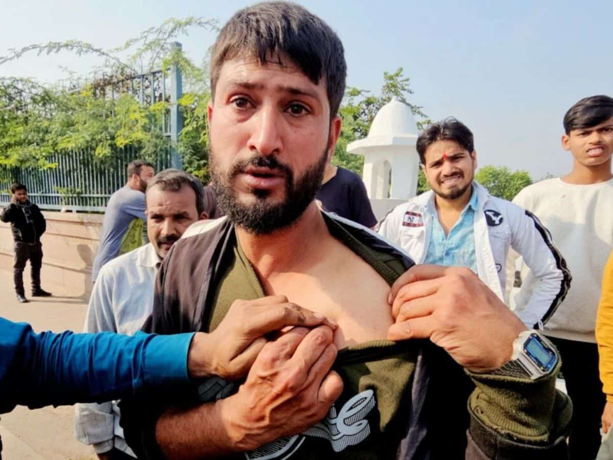 UP: Kashmiri vendors 'assaulted' by authorities in Lucknow
