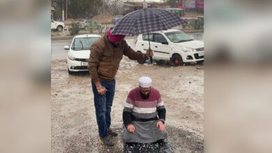Watch: Generous Sikh offers umbrella in hailstorm for praying Muslim in Jammu
