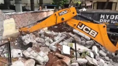 HYDRAA demolishes wall obstructing traffic in Habsiguda