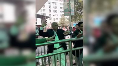 Lawyer who attacked former CJI Gavai thrashed in Delhi court