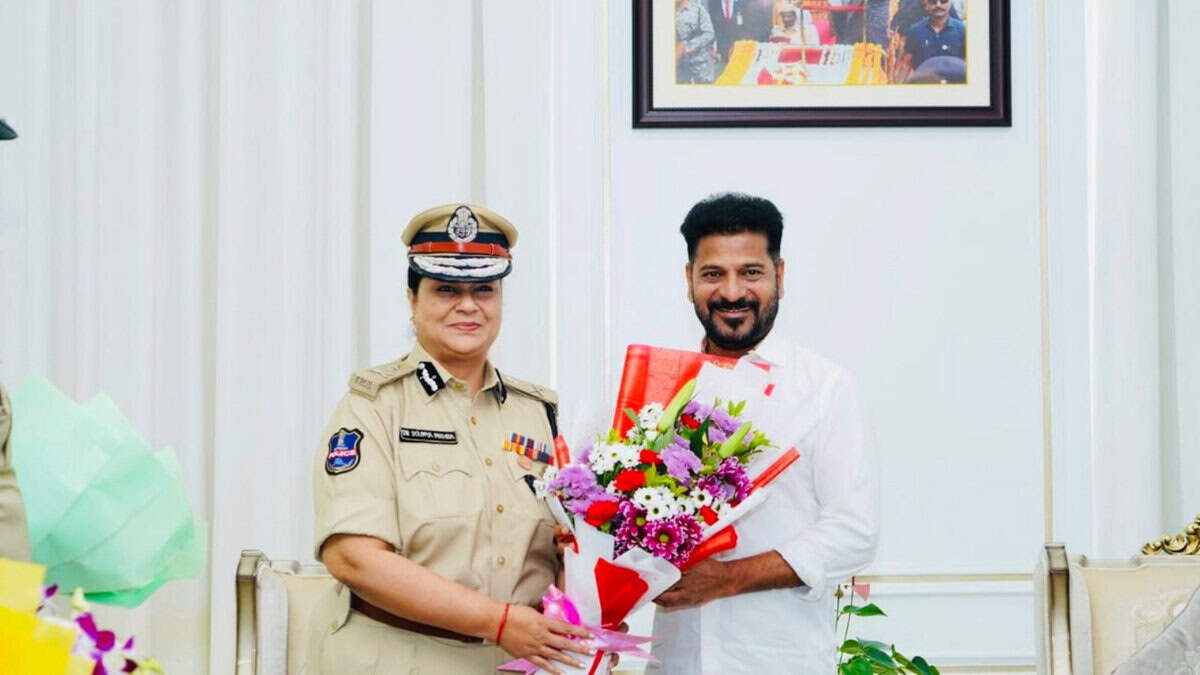 DGP of Telangana Prisons Department felicitates CM Revanth Reddy on New Year