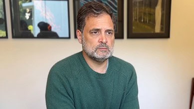 Rahul Gandhi with farmers discussing FIR and privilege motion issues.