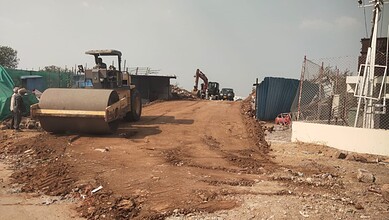 HYDRAA removes road obstructions to improve travel from Mallampet to Bachupally.