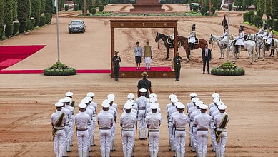 Japanese PM receives ceremonial welcome at Rashtrapati Bhavan in India.