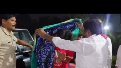 Telangana Dy CM welcomes right-wing Hindutva godman, under fire