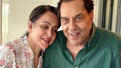 Esha Deol drops adorable post to celebrate her parents wedding anniversary