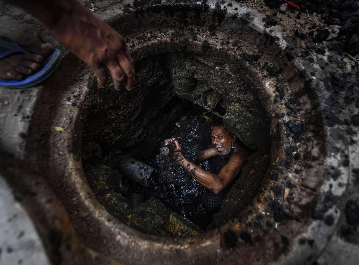 3 sanitation workers die while cleaning manhole in Hyderabad