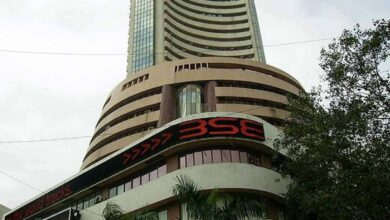 Sensex declines 104.33 points to 61,189.87 in early trade