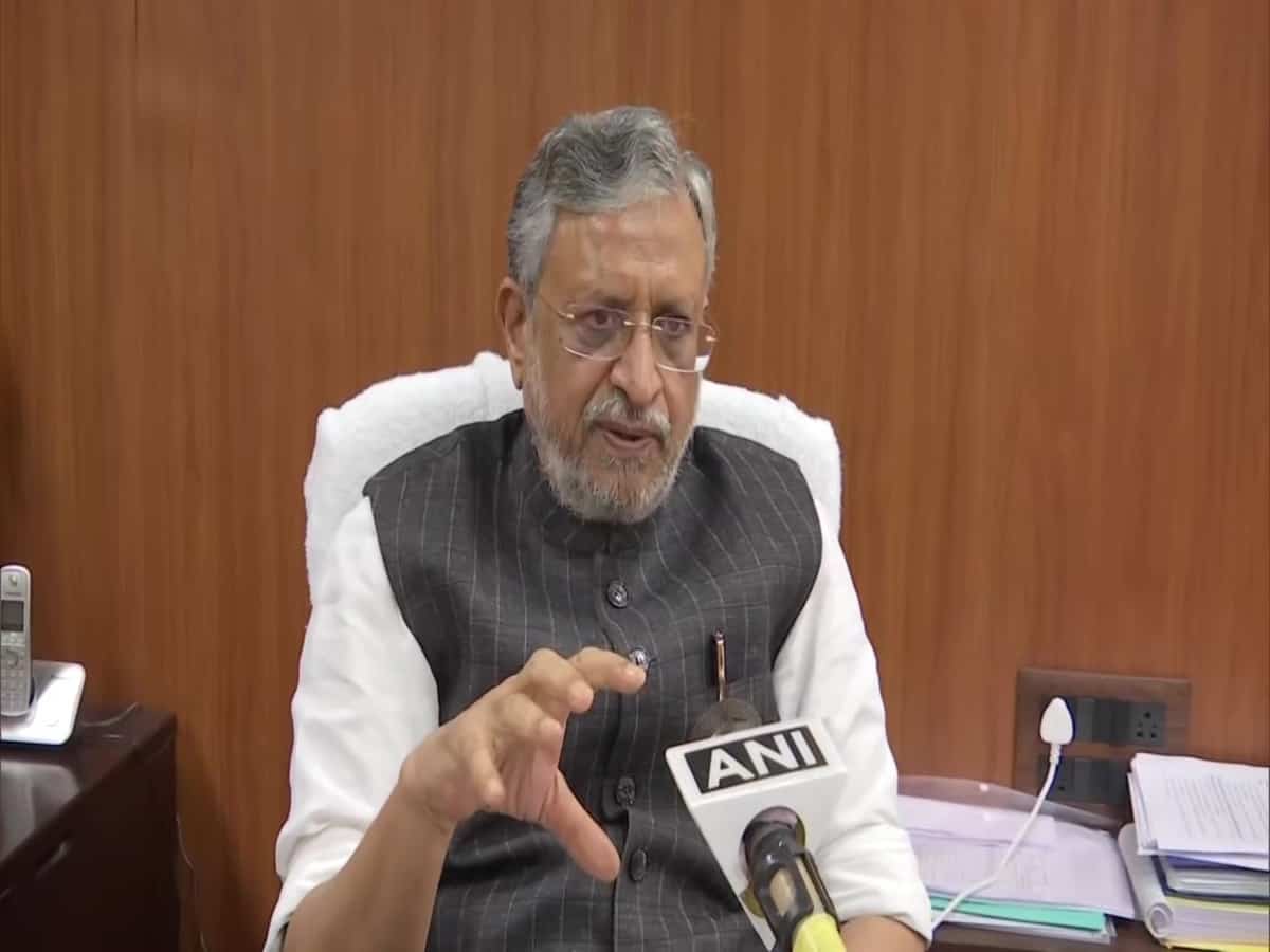 Sushil Modi raises scarcity of Rs 2000 notes in RS