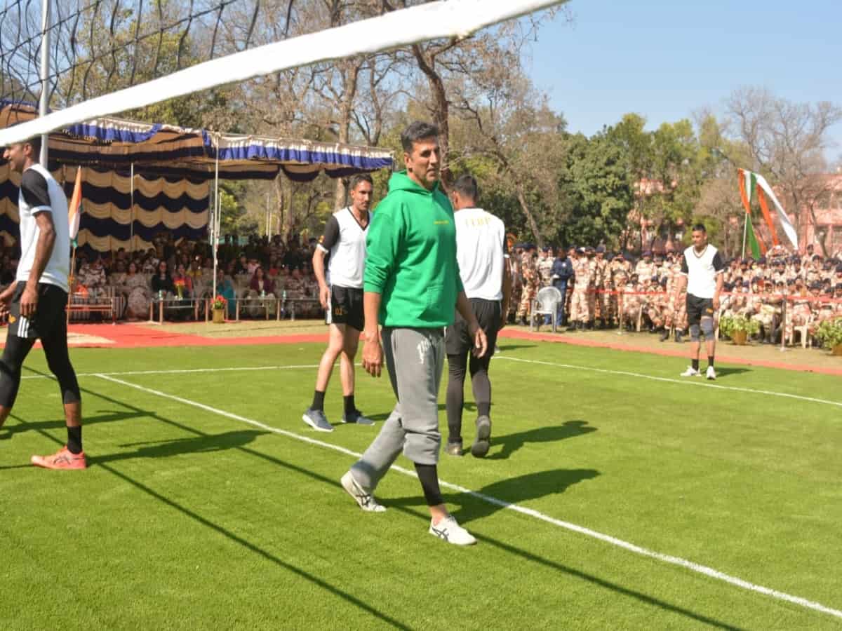 Akshay Kumar plays volleyball match with ITBP jawans [Video]