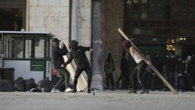 Fresh clashes between Israeli police, Palestinians at Al Aqsa Mosque