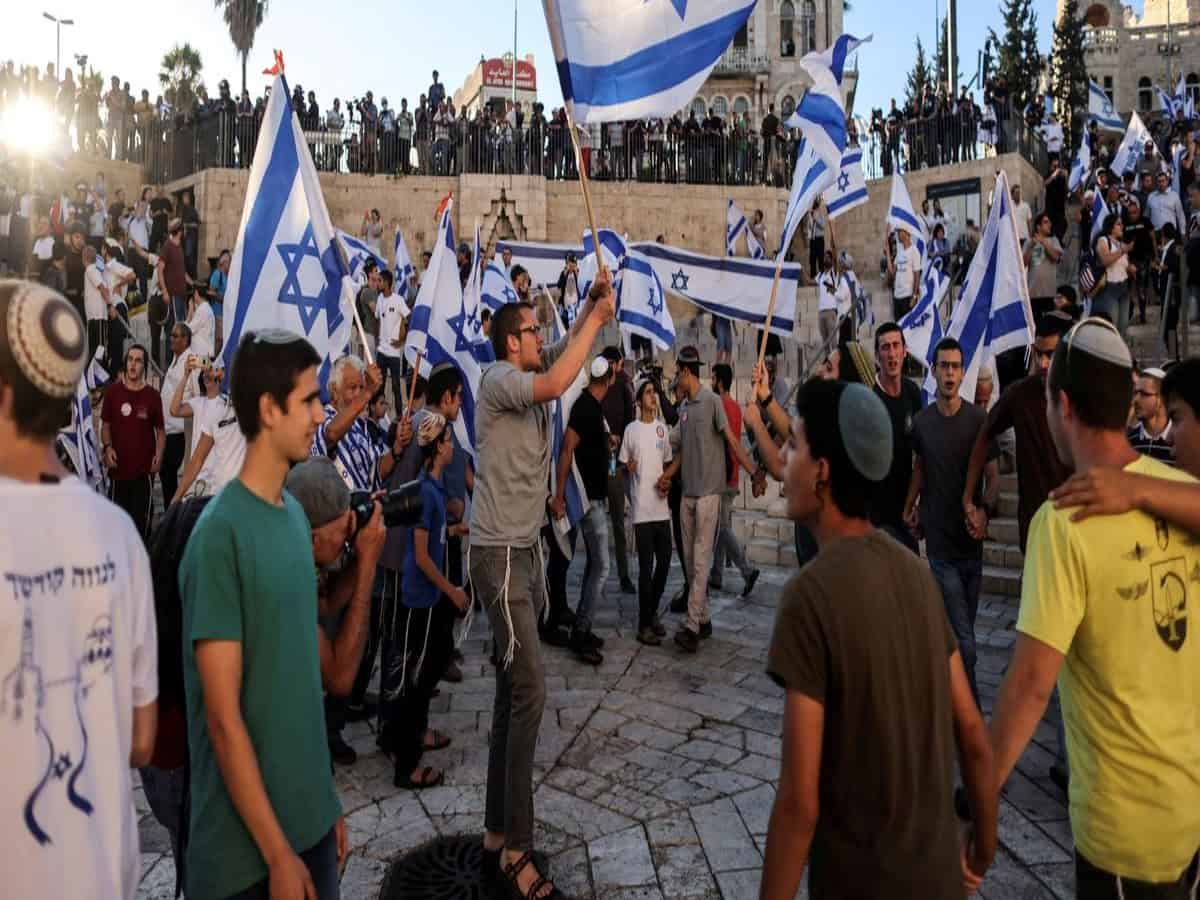 Ultra nationalist Jews storm Al-Aqa ahead of pro-Israel flag march