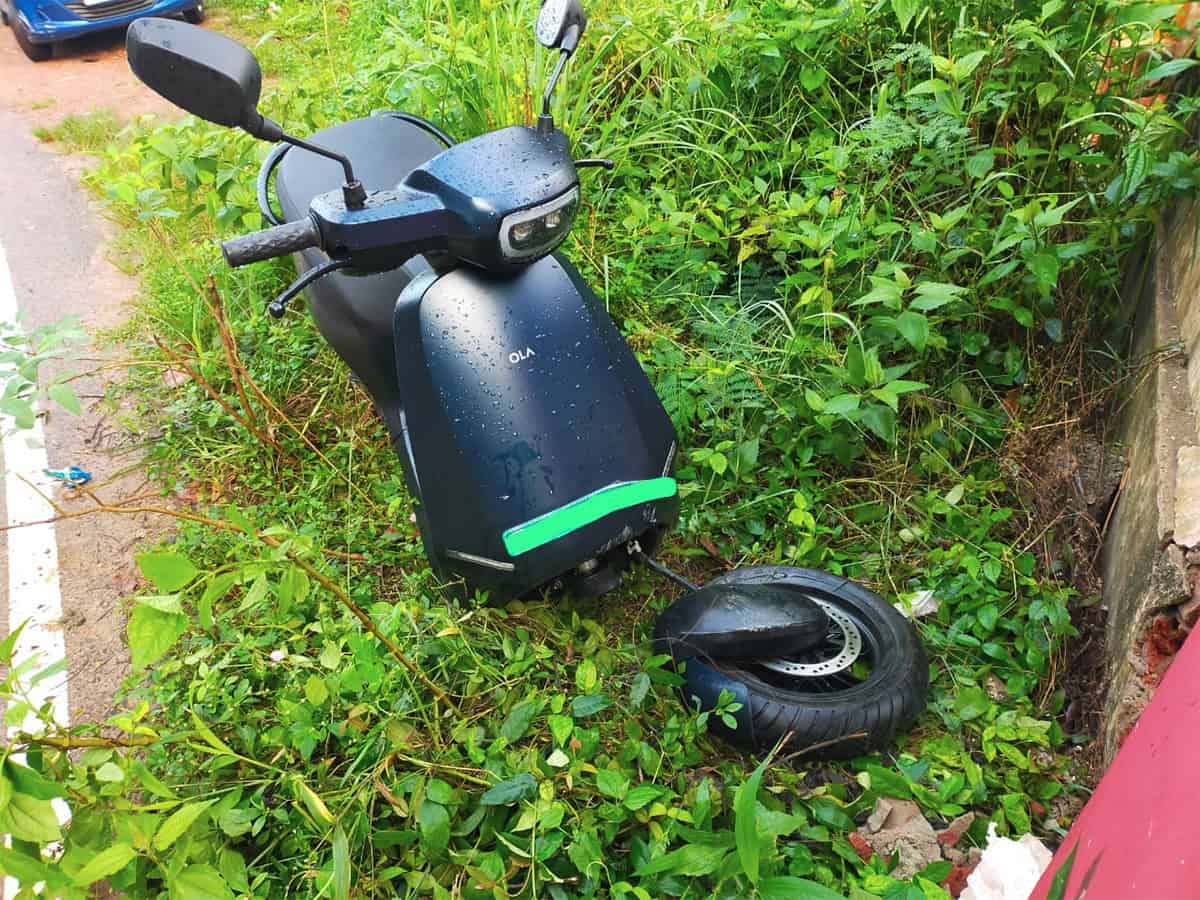 Front suspension of Ola Electric scooter broke while riding, claims user