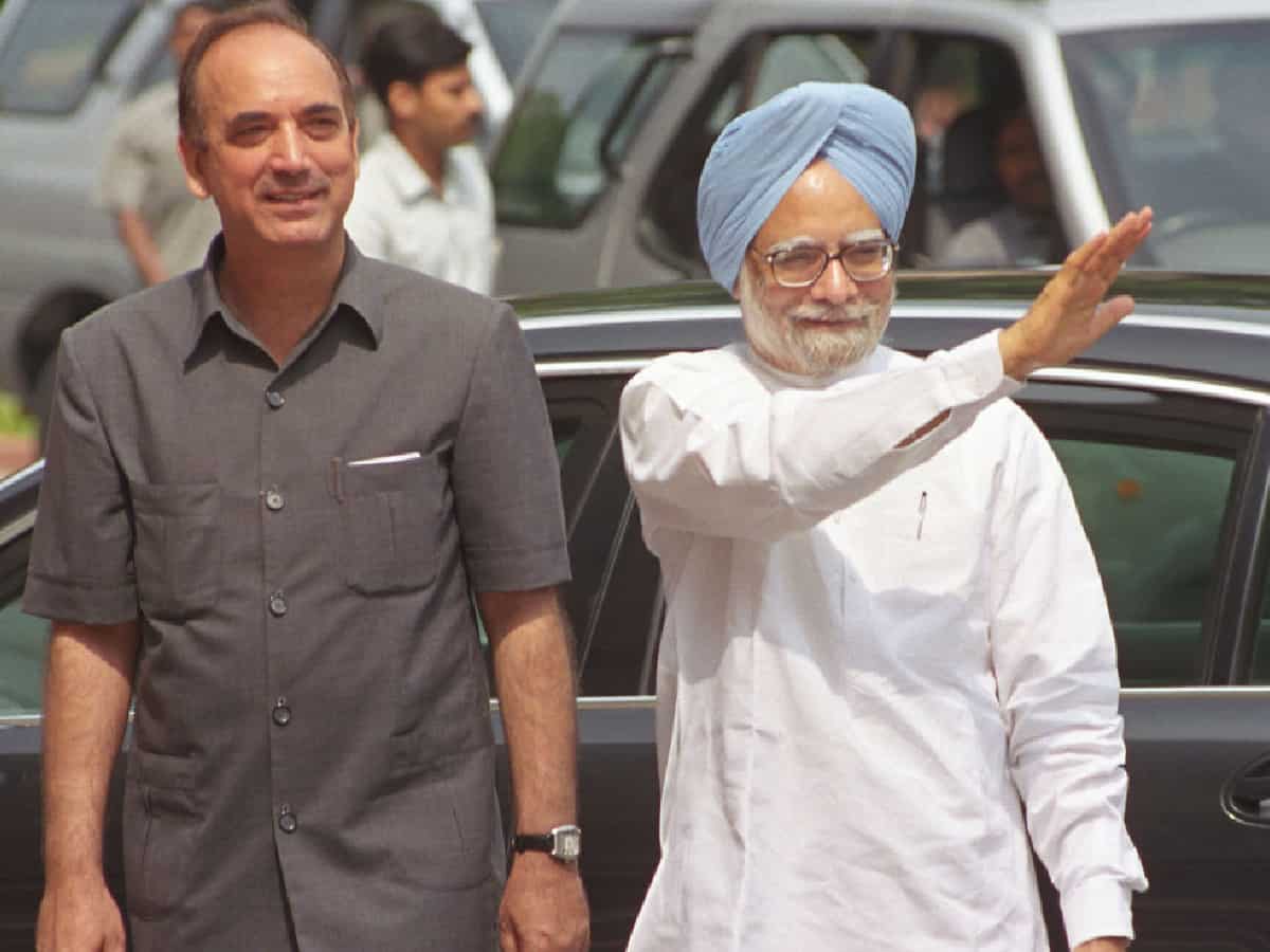 Rahul's tearing of ordinance in 2013 led to party's defeat, undermined PM's authority: Azad