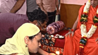 Muslim couple invites Hindu seer home, perform 'padapooja'