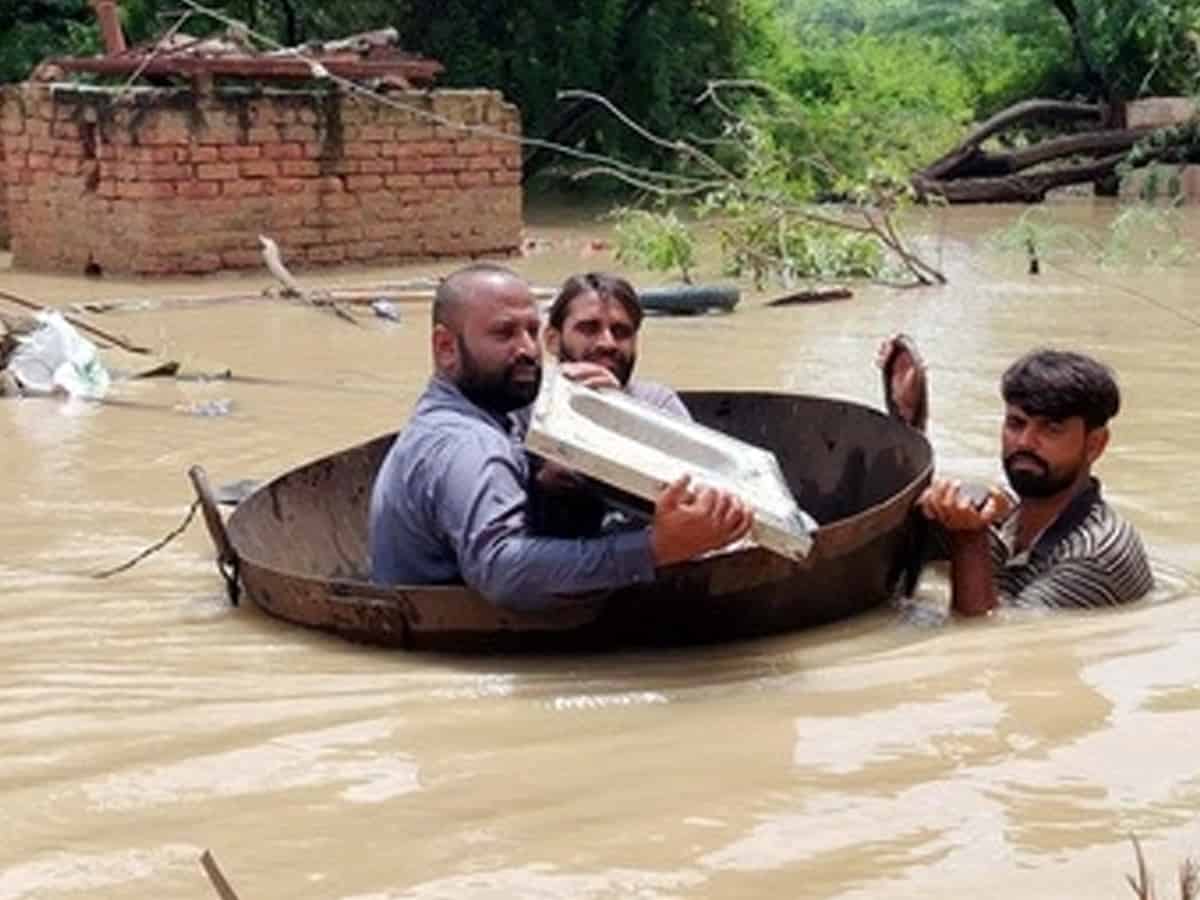 Flood in Pakistan claims over 1,000 lives
