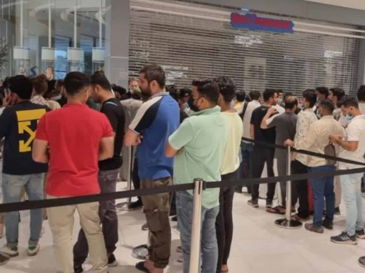 UAE: Long queues to buy iPhone 14, sold in 45 mins; Indian expat first buyer