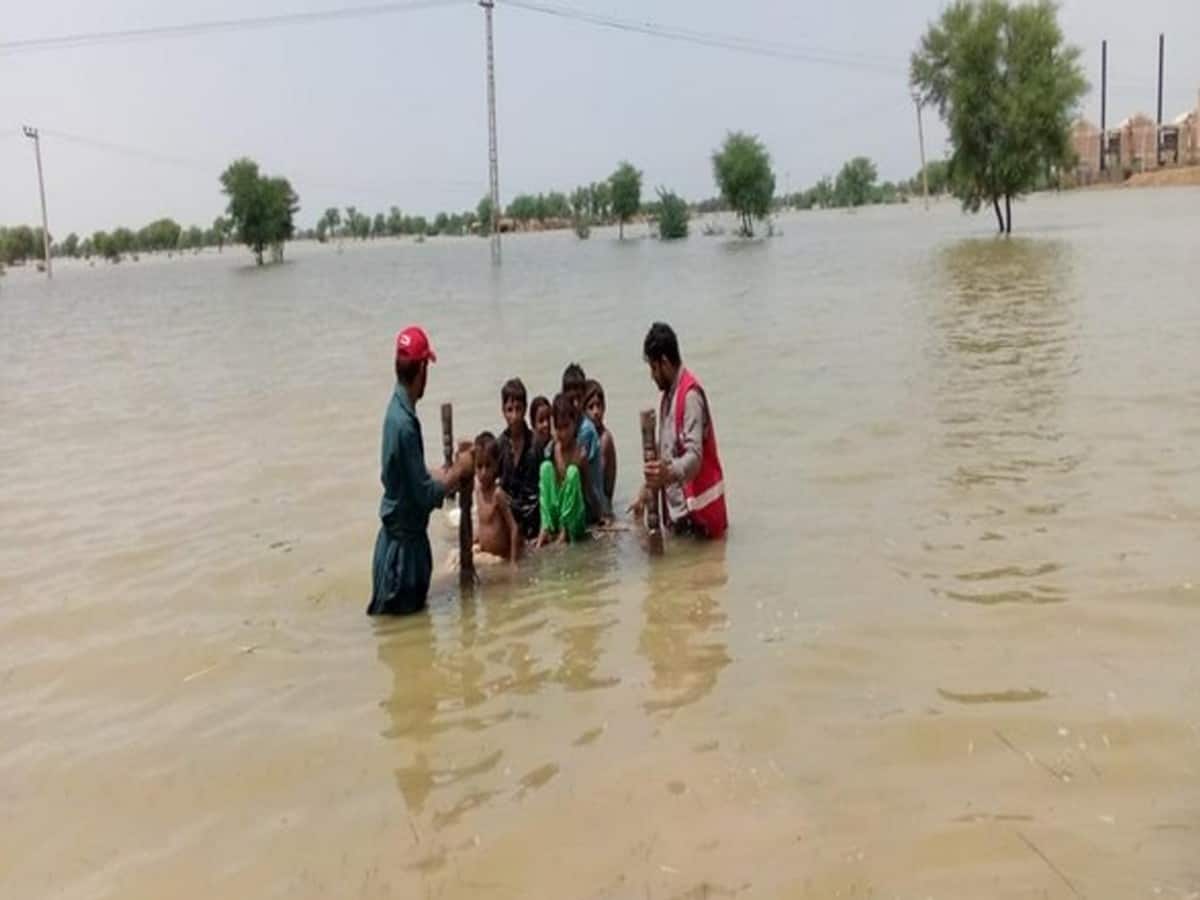 Heavy floods pose drowning threat to Dadu, other cities in Pakistan