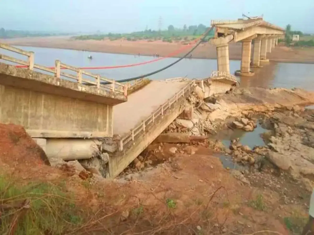 Telangana: Andevelli bridge's major chunk collapses in Asifabad