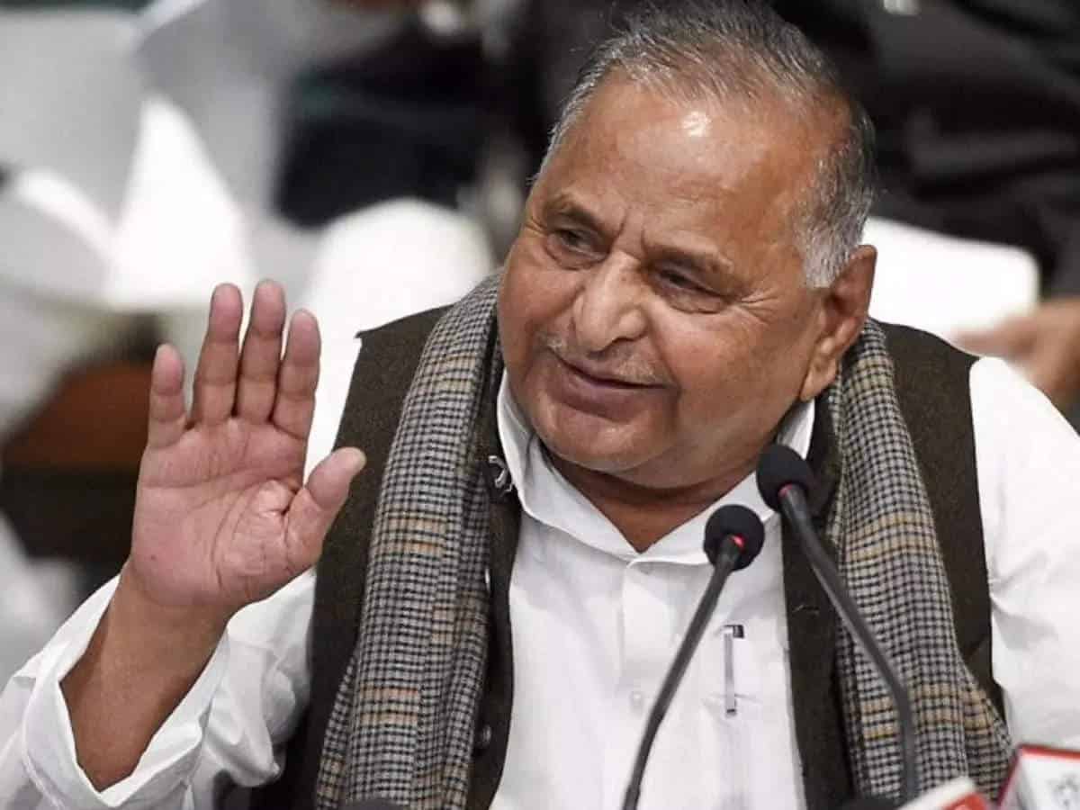 Politicians extend their Condolences for Mulayam Singh's family