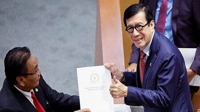 Indonesian Human Rights Minister Yasonna Laoly receives new criminal code report in Jakarta (Photo: Reuters)
