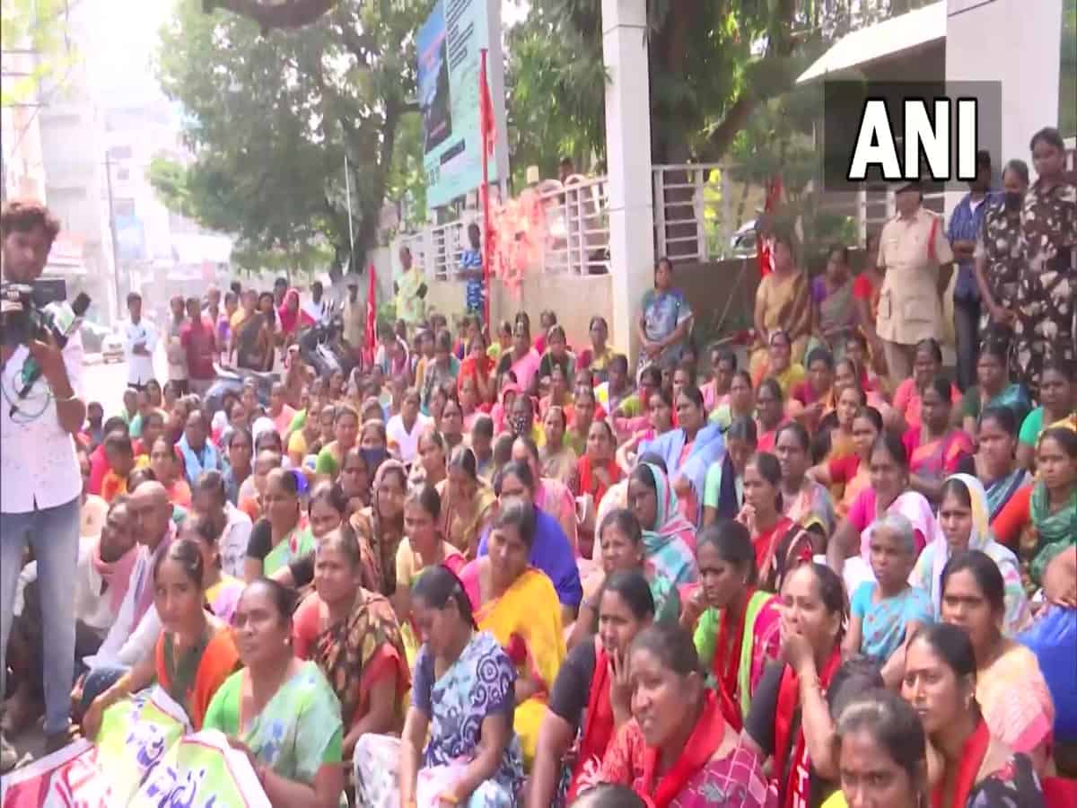 AP: Sanitary workers protests non-payment of wages