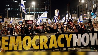 Thousands of Israelis protest over Netanyahu government