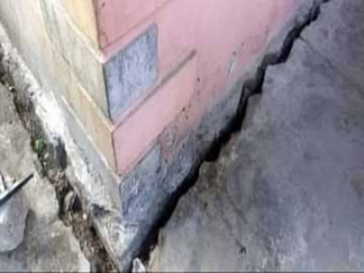 Houses in J&K's Doda develop cracks, 19 families shifted