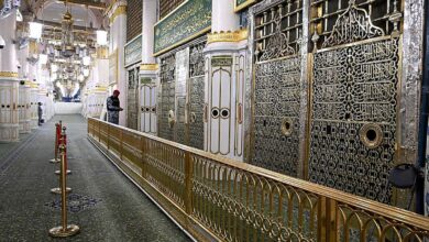 Saudi Arabia launches brass barrier around Prophet's Chamber