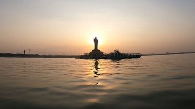 Hyderabad: Bad smell from Hussain Sagar Lake continues