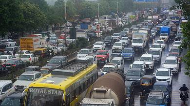 Hyderabad: Traffic police restricts large vehicles on roads