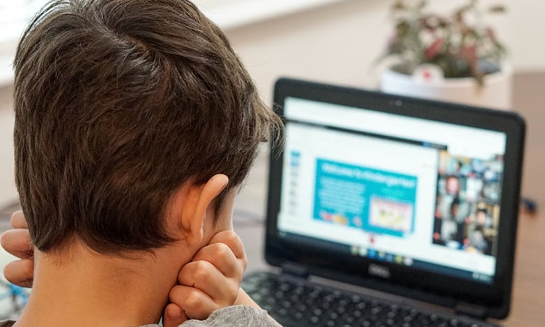 Social media use may actually not cause depression in kids, young adults