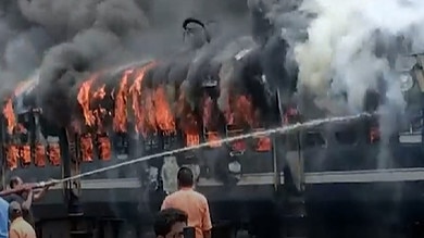 Gujarat: Fire erupts in Dahod-Anand train coach