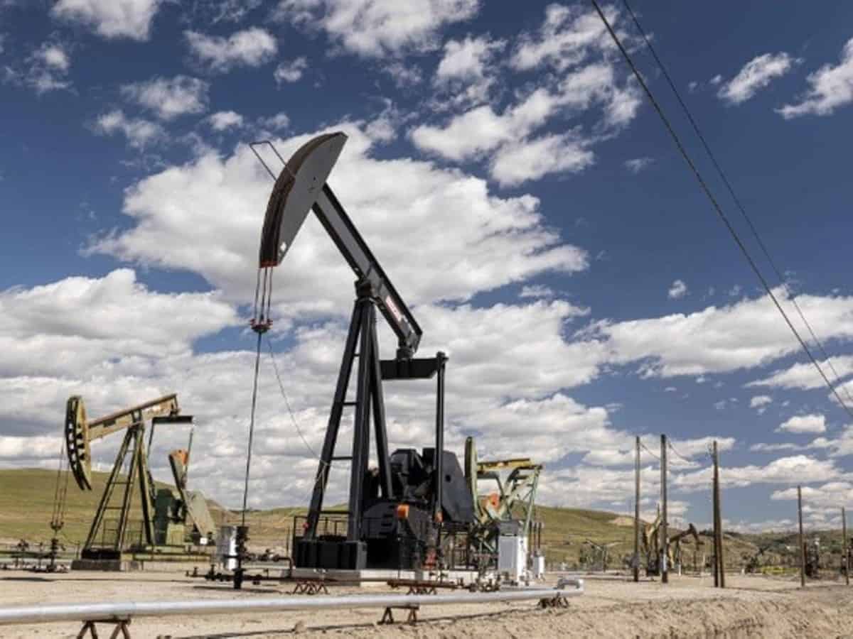 Oil prices falls globally as Saudi Arabia cuts crude prices