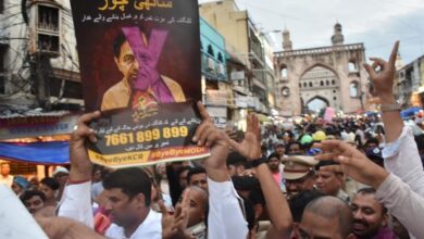 Hyderabad: Tension at Charminar as cops disrupt Congress' event