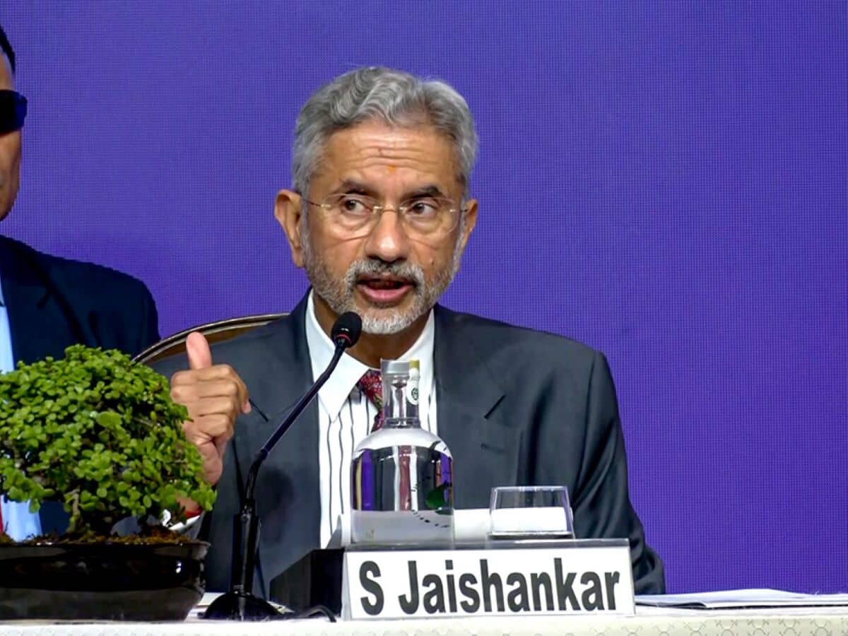 Jaishankar speaks to Iran's FM, seeks release of 17 Indians on seized Israeli ship