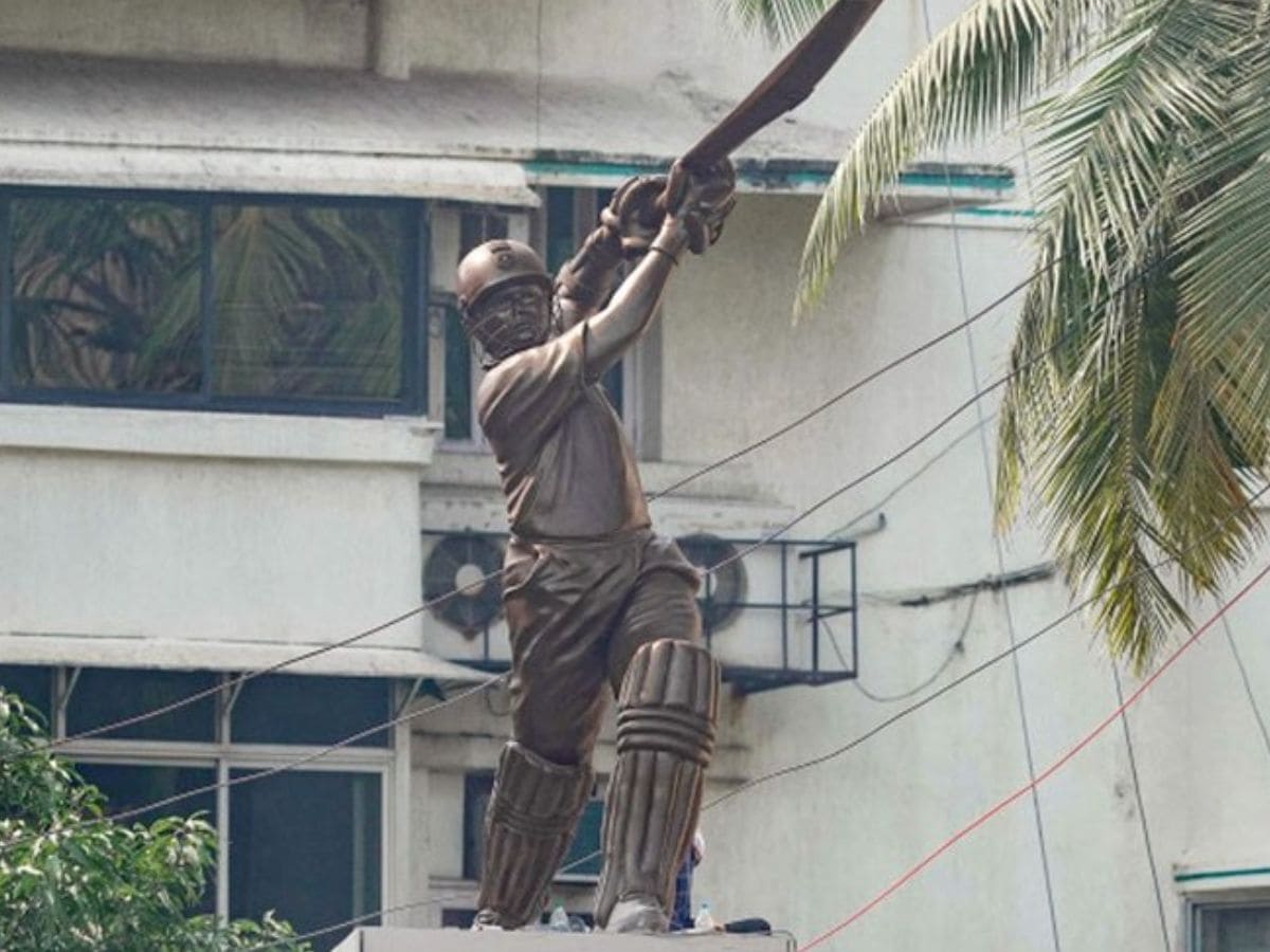 Sachin Tendulkar statue