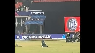 Pakistan batsman namaz in Hyderabad