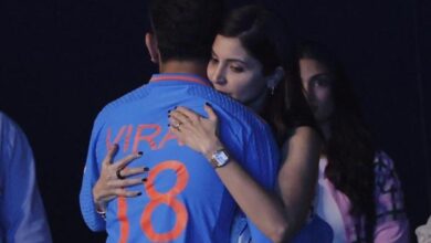 Anushka Sharma hugs Virat Kohli after team India's loss in World Cup 2023 final