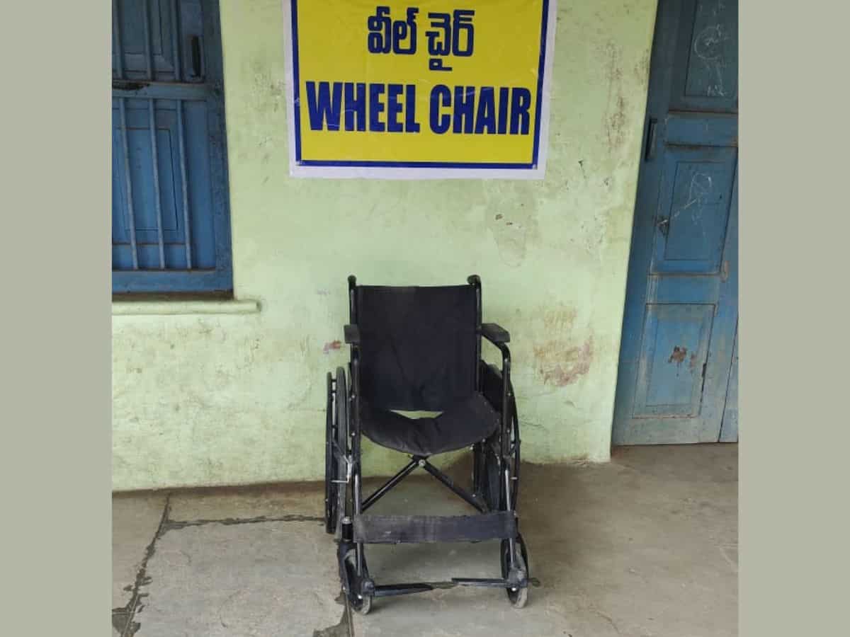 Telangana polls: Volunteers assist elderly and disabled voters