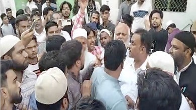 Hyderabad: AIMIM, Congress workers clash in Malakpet.