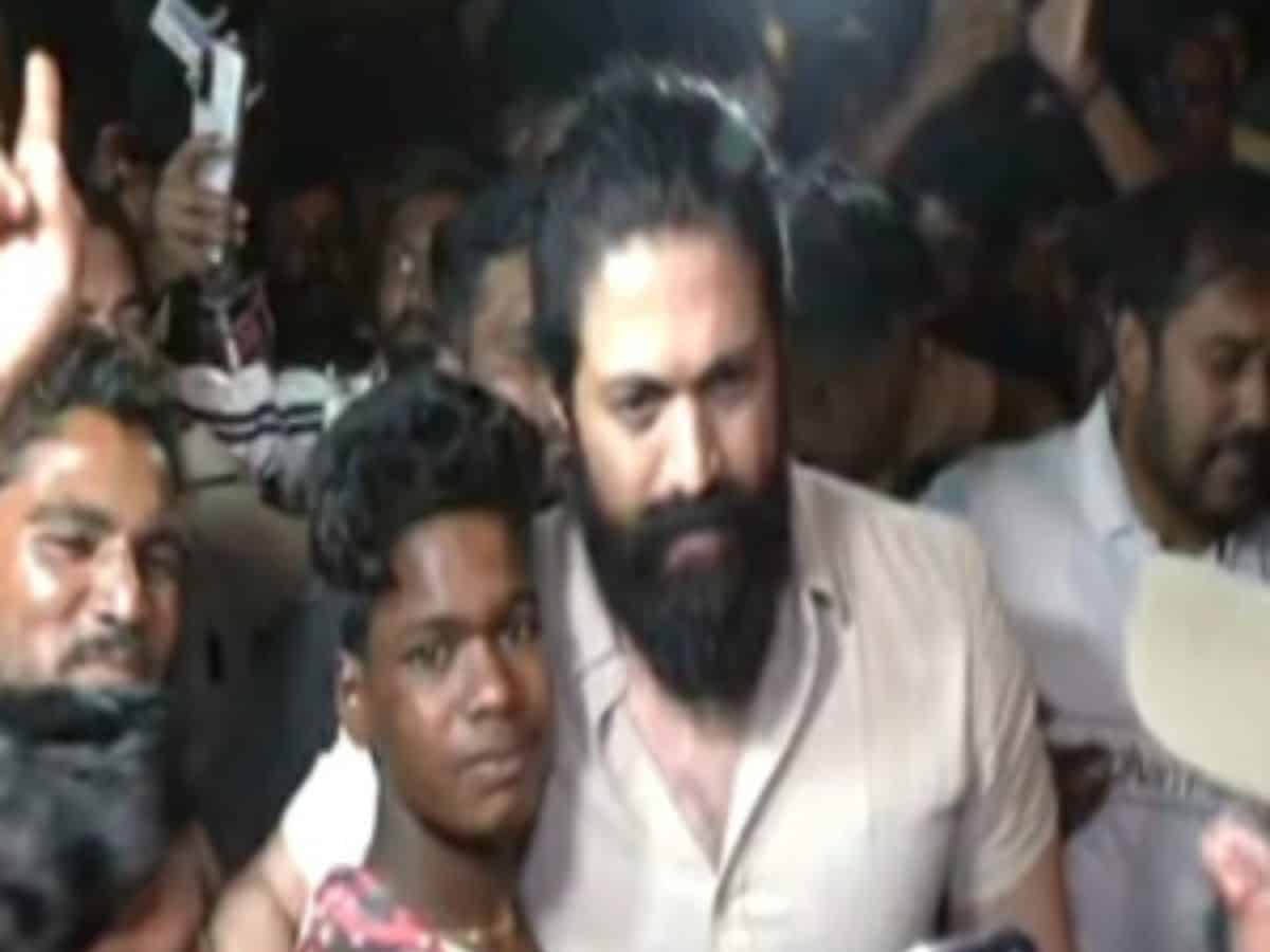 Actor Yashvisited the families who allegedly died of electrocution