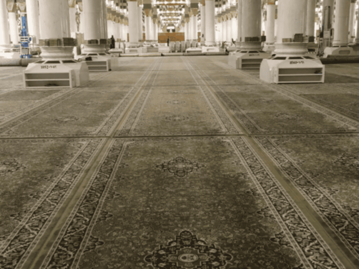 Over 25,000 carpets spread daily in Prophet's Mosque in Madinah