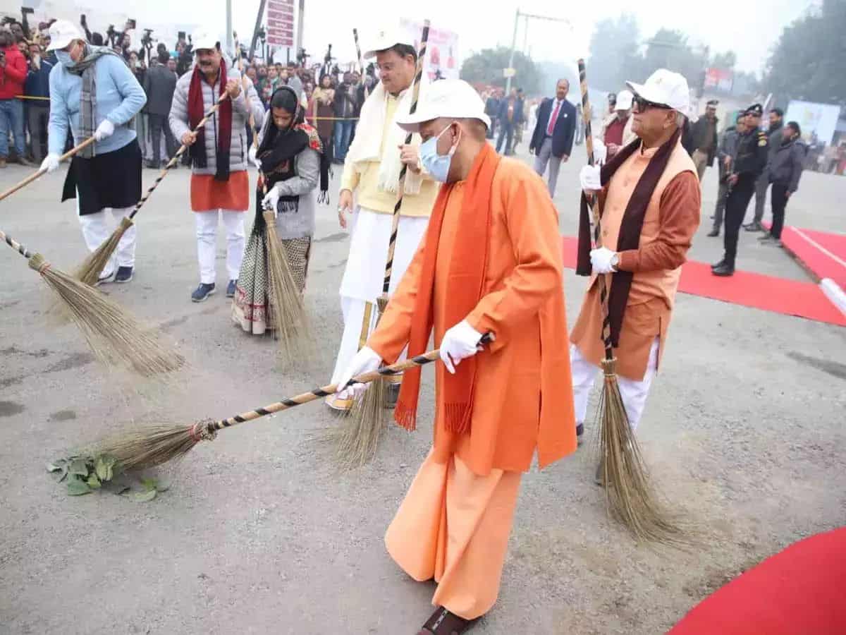 UP: Govt launches cleanliness drive, CM Yogi joins in Ayodhya