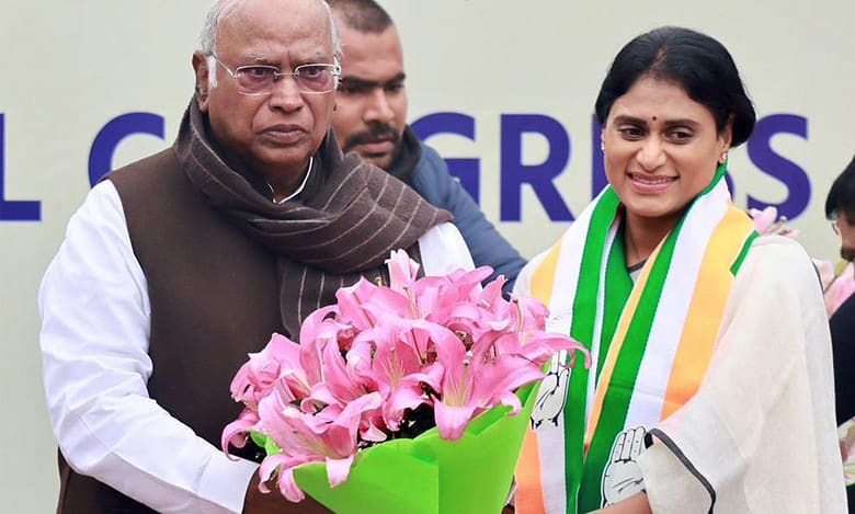 YSR’s dream to see Rahul as PM, says daughter Sharmila on joining Congress