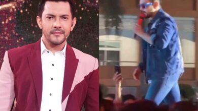 Aditya Narayan snatches phone from fan, throws it away amid concert