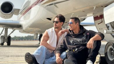 Akshay, Tiger pose in front of plane as they reach City Of Nawabs