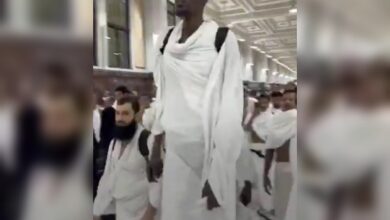 Viral video: 8 feet tall man caught attention in Makkah's Grand Mosque