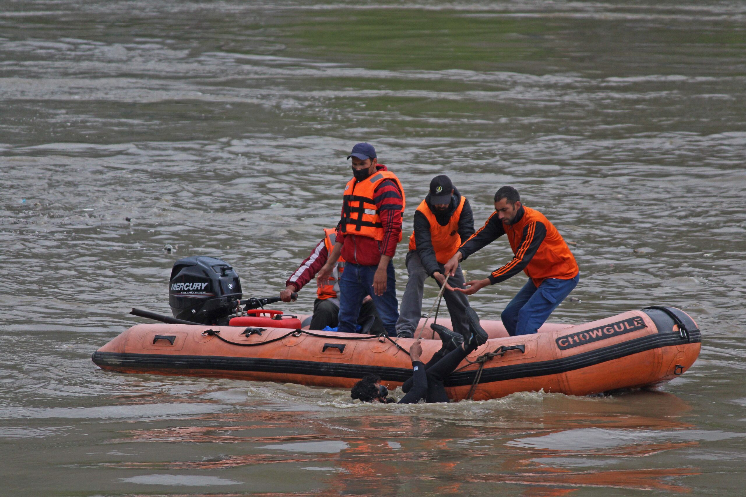 Boat capsizes in Jhelum river in J-K, 4 dead